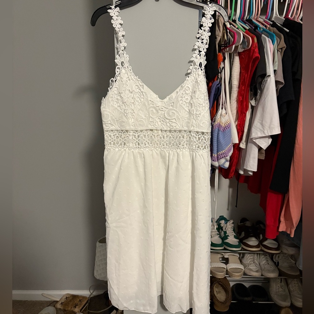 White Lace Sleeveless Dress